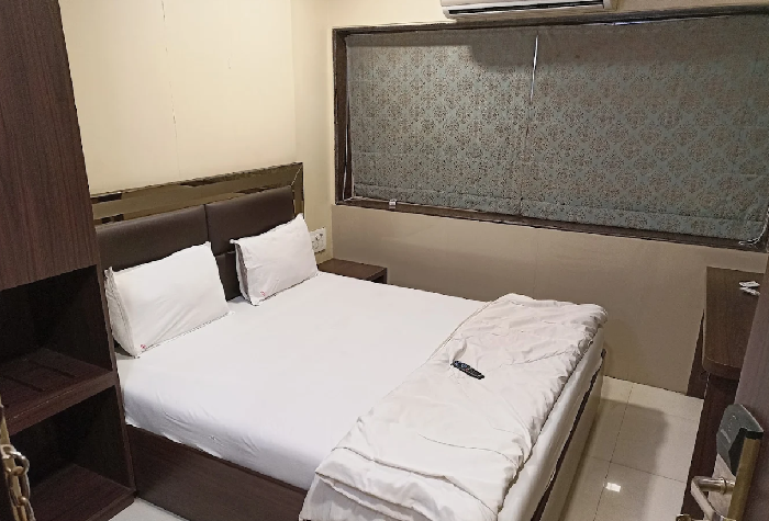 1 x Deluxe Double Room	